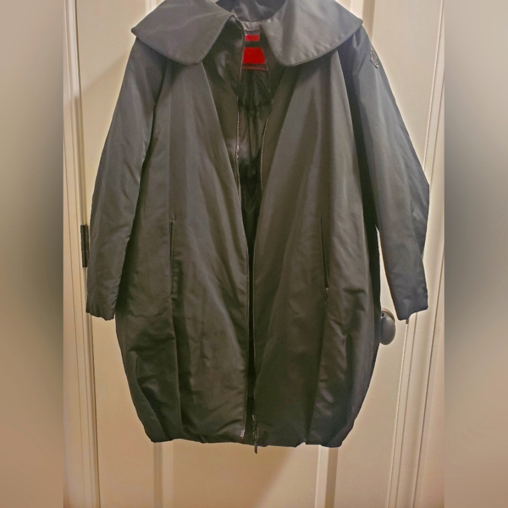 Moncler GAMME ROUGE Filled with Real Down Feathers